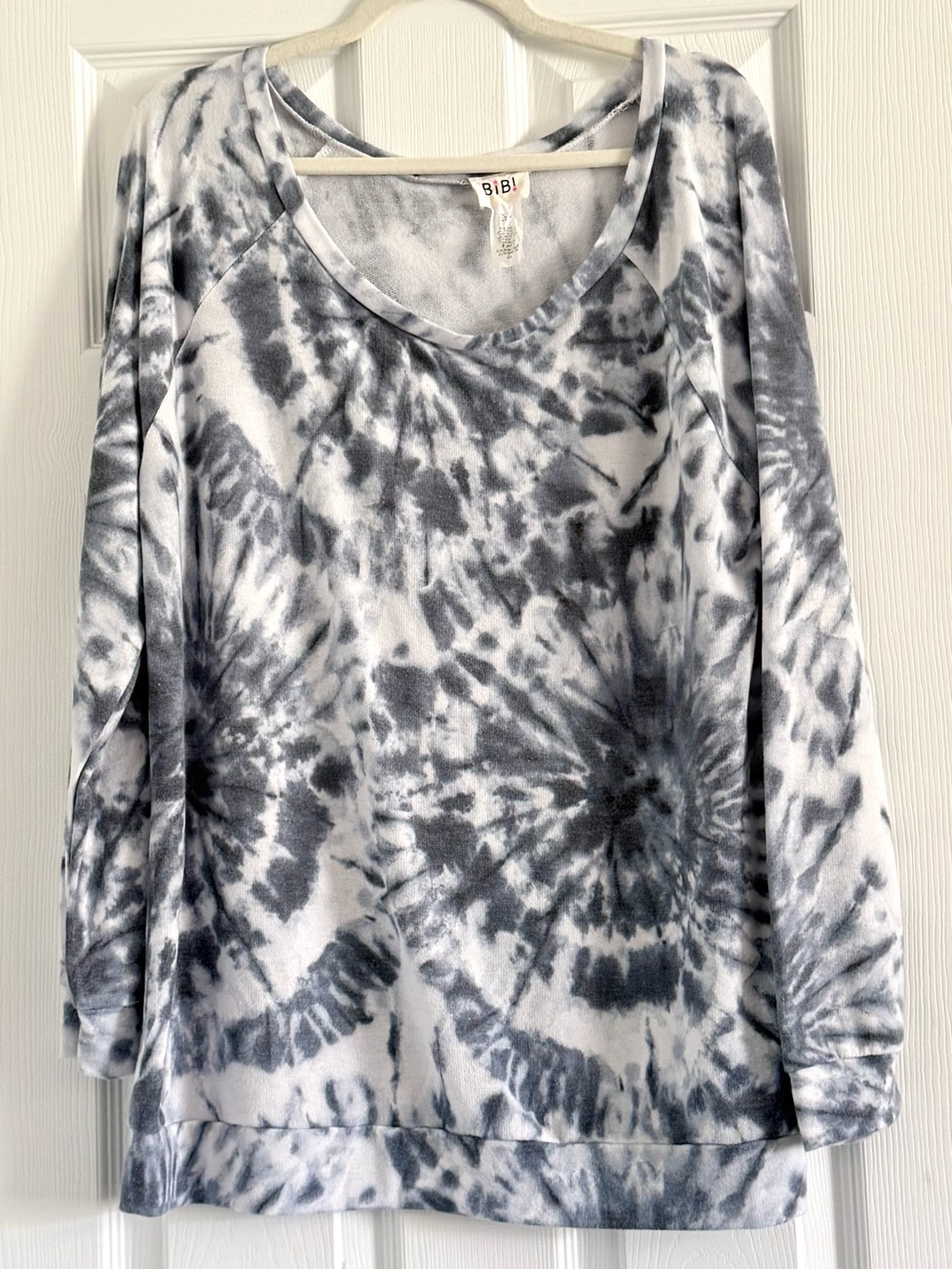 🌻 BiBi Tie-Dye Terry Pullover in Blue and White - Picture 2 of 6